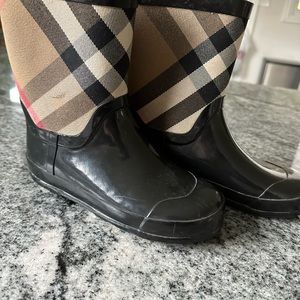 Girls Burberry rain boots